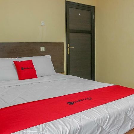 Reddoorz Syariah Near Pasar Modern Cikopo Hotel Karawang Exterior photo